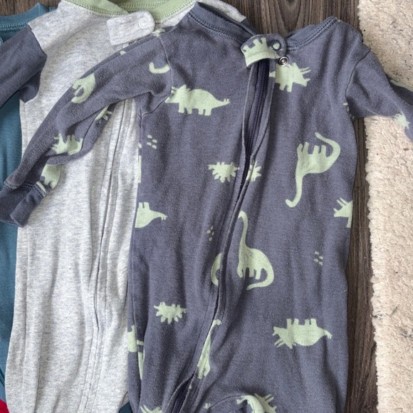 Bundle of 6-9 month footies. 4 items - Picture 2 of 9